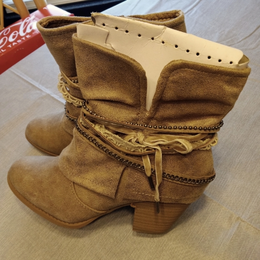 ⭐Booties size 9⭐